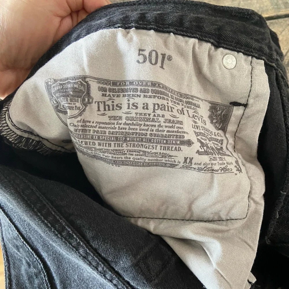 Womens Levi Shorts - Picture 4 of 5